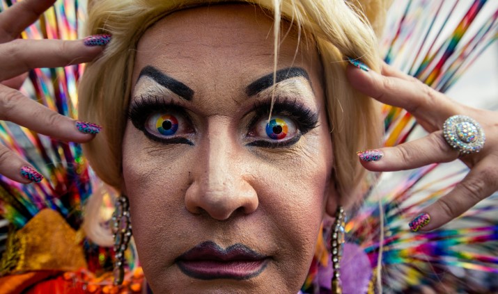 Užburianti drag queens subkultūra: kokia istorija slypi už ryškaus makiažo ir įspūdingų kostiumų?
